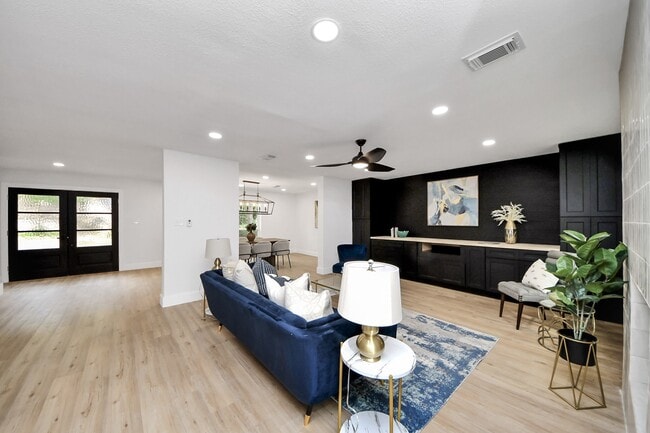 5614 Oakhaven Ln