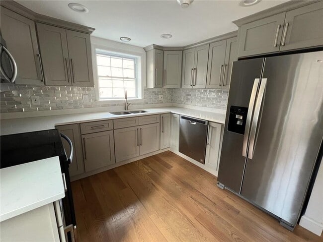 5 Church St in East Greenwich, RI - Building Photo - Building Photo