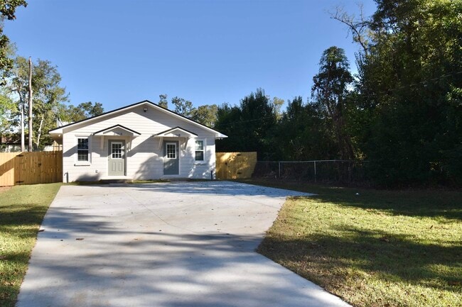 property at 626 W Georgia St