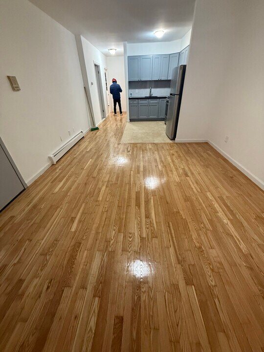 99-14 43rd Ave in Queens, NY - Foto de edificio