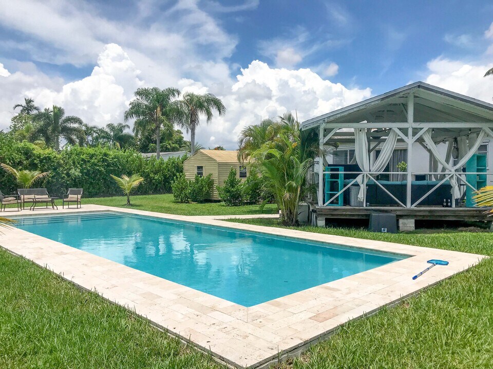 6752 SW 52nd St in Miami, FL - Foto de edificio