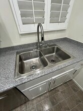1161 Packers Cir, Unit 105 in Tustin, CA - Building Photo - Building Photo