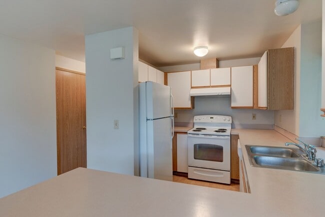 651 NE Ellis Way in Oak Harbor, WA - Building Photo - Building Photo