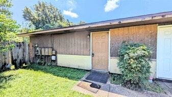 8160 Stonebrook Dr in Pensacola, FL - Building Photo