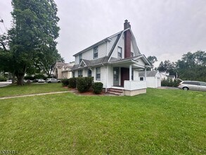 208 W Midland Ave in Paramus, NJ - Building Photo - Building Photo