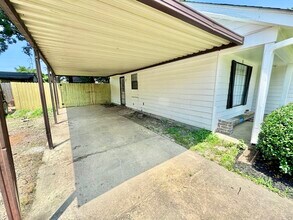 7242 Rose Trail Dr in Memphis, TN - Building Photo - Building Photo