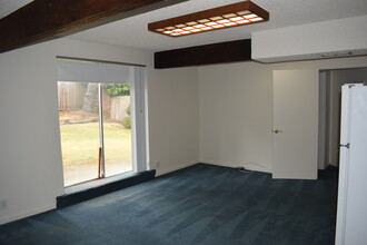 2490 Valleywood Dr in San Bruno, CA - Building Photo - Building Photo