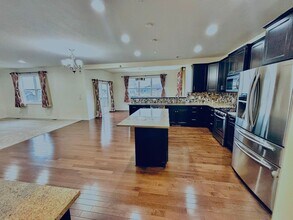 2051 Summerhill Cir in Shakopee, MN - Building Photo - Building Photo