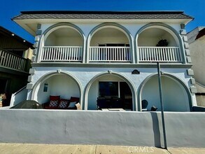 904 W Balboa Blvd in Newport Beach, CA - Foto de edificio - Building Photo