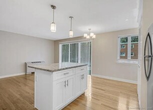 115 S Main St in West Hartford, CT - Building Photo - Building Photo
