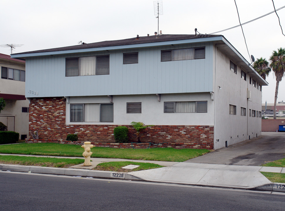 12228 Grevillea Ave in Hawthorne, CA - Building Photo