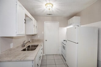 2020 Rosalee St in La Marque, TX - Building Photo - Building Photo