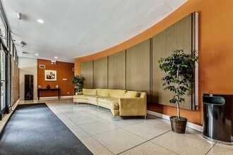 345 E Eastgate Pl-Unit -505 in Chicago, IL - Foto de edificio - Building Photo