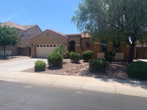 745 E Raven Way in Gilbert, AZ - Building Photo - Building Photo