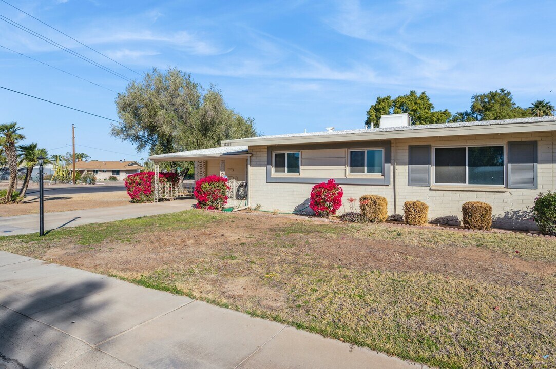 10288 W Snead Cir N in Sun City, AZ - Building Photo