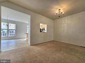 15328 Elizabeth Burbage Loop in Woodbridge, VA - Foto de edificio - Building Photo