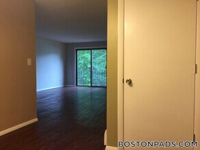 7 Gorham Ave, Unit 16 in Clinton, MA - Foto de edificio - Building Photo