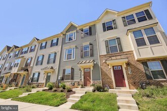 9504 Autumn Berry Pl in Montgomery Village, MD - Foto de edificio - Building Photo