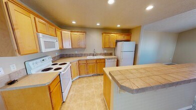 39337 Newton St in Sandy, OR - Building Photo - Building Photo