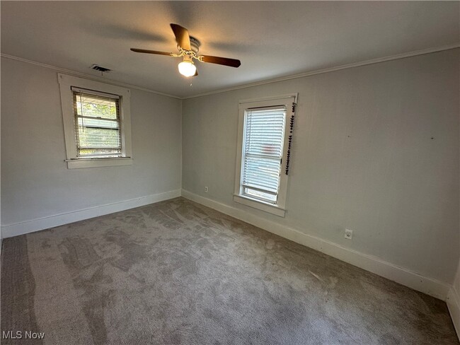 18 E Salem St in Columbiana, OH - Foto de edificio - Building Photo