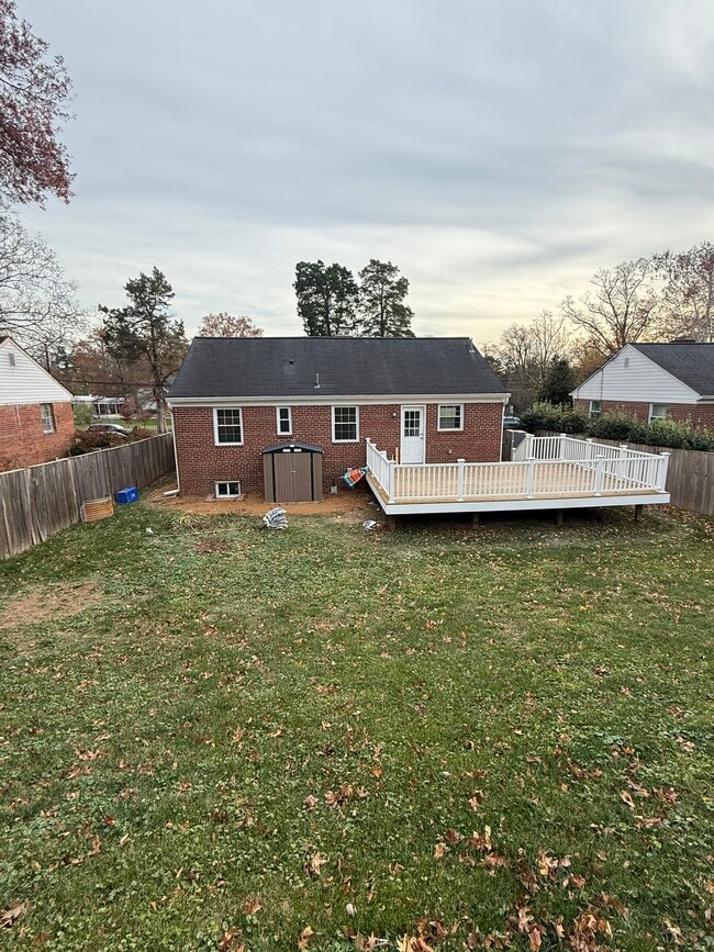 4915 Strathmore Ave in Kensington, MD - Foto de edificio - Building Photo