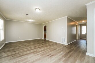 5603 Wells Cir in Stone Mountain, GA - Foto de edificio - Building Photo