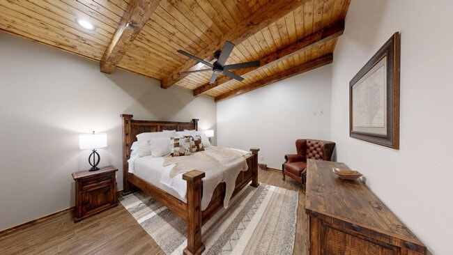 8261 Nemec Ln in Bryan, TX - Foto de edificio - Building Photo