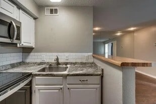 2310 Bamboo Dr in Arlington, TX - Building Photo