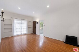 512 N Sycamore Ave in Los Angeles, CA - Building Photo - Building Photo