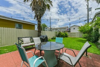 1402 26th St in Galveston, TX - Building Photo - Building Photo