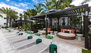 Solea at Miami Lakes in Hialeah, FL - Foto de edificio - Building Photo