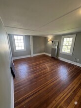 235 Main St, Unit 235C in Durham, CT - Foto de edificio - Building Photo