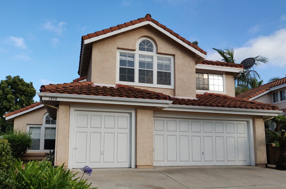 1808 Crystal Ridge Way in Vista, CA - Building Photo