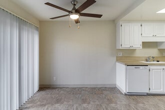Glenmoor Green Apartments in Fremont, CA - Building Photo - Building Photo