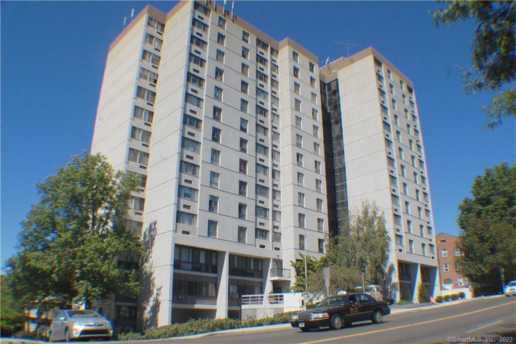 60 Strawberry Hill Ave in Stamford, CT - Building Photo