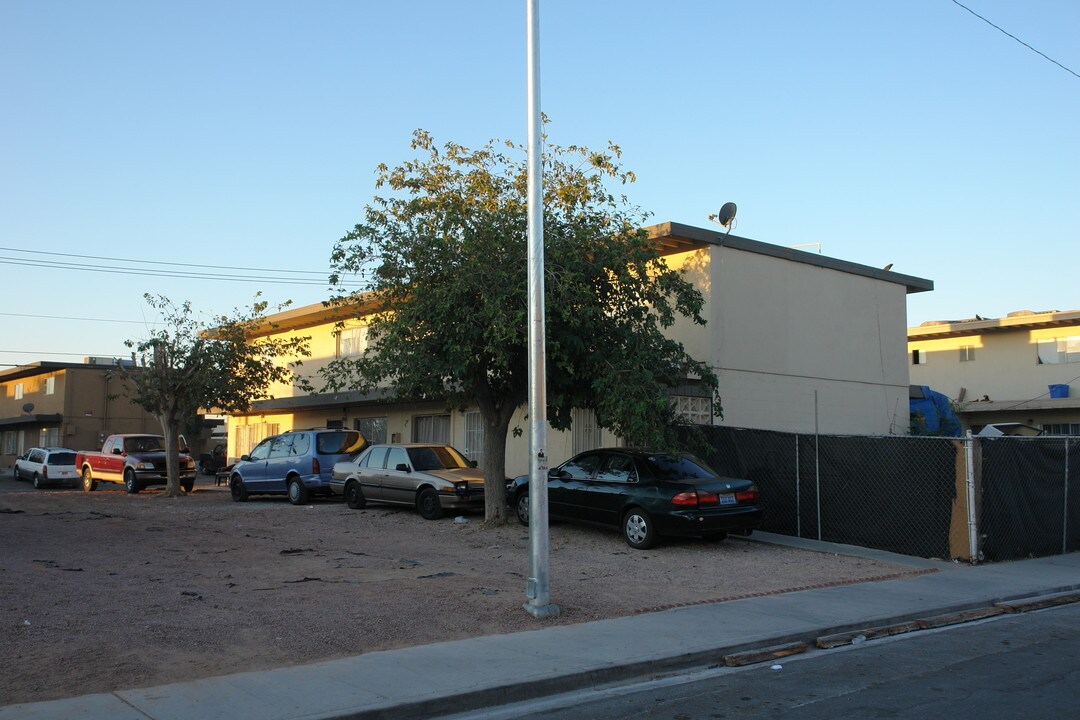 Shenandoah Square in Las Vegas, NV - Building Photo