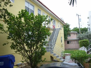 675 84th St in Miami Beach, FL - Foto de edificio - Building Photo