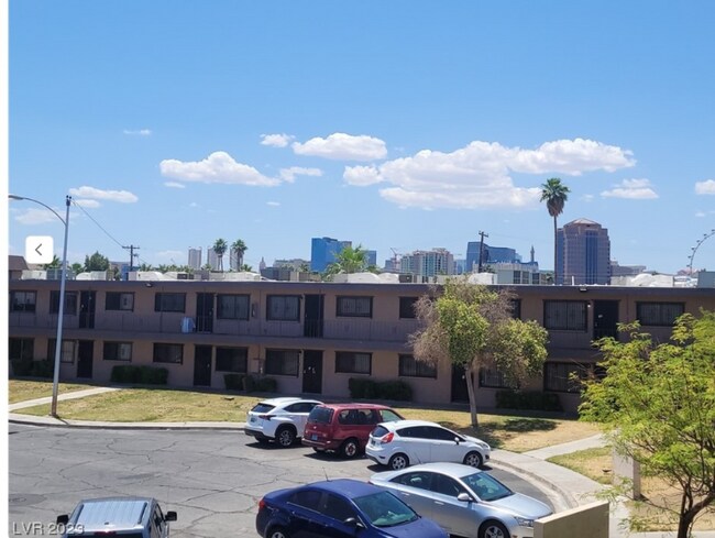 3718 Hazelwood St-Unit -8 in Las Vegas, NV - Building Photo - Building Photo