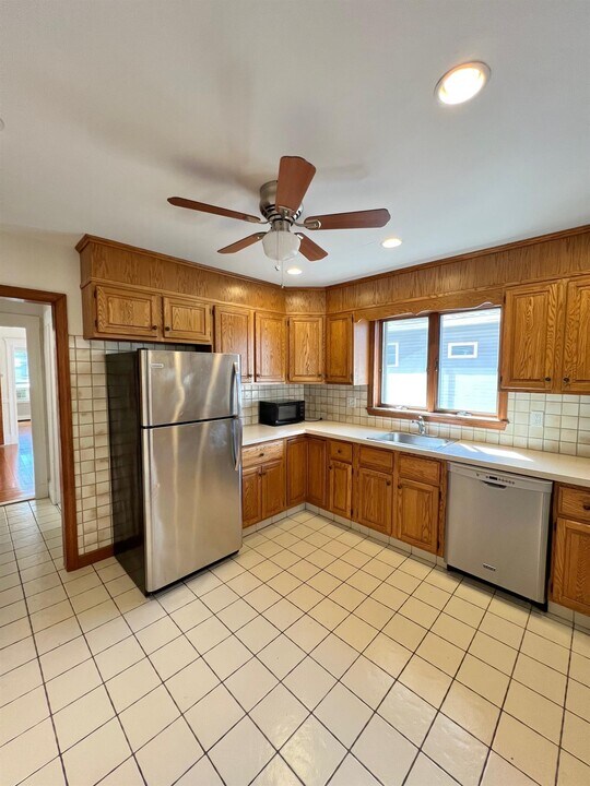 16 Alexander Ave, Unit 2 in Medford, MA - Foto de edificio