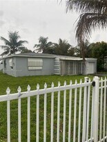 1070 NW 147th St in Miami, FL - Building Photo