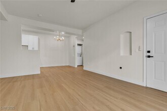 3318 N Decatur Blvd in Las Vegas, NV - Building Photo - Building Photo