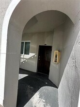 1661 SE 28th St in Homestead, FL - Foto de edificio - Building Photo