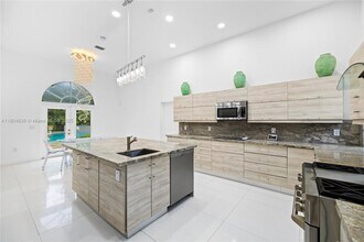 12300 Old Cutler Rd in Pinecrest, FL - Building Photo - Building Photo