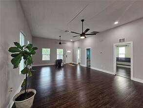 2321 W Walnut St in Tampa, FL - Building Photo - Building Photo