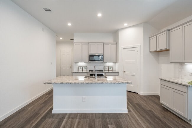 property at 1613 Sunbend Ln