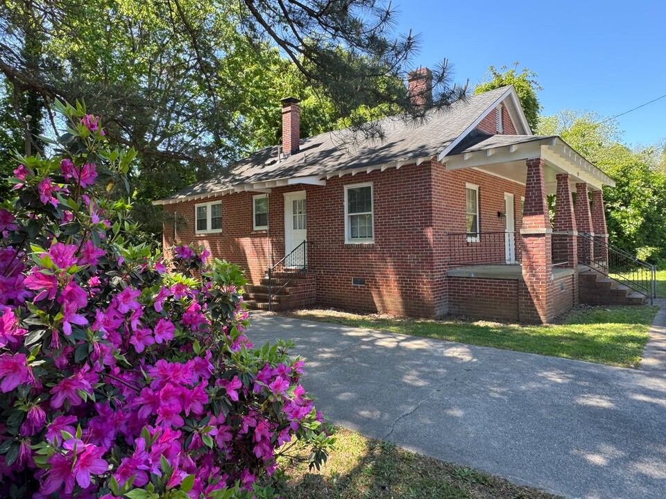 1305 Birch St in Rocky Mount, NC - Foto de edificio