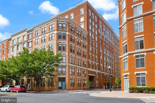 property at 1201 N Garfield St