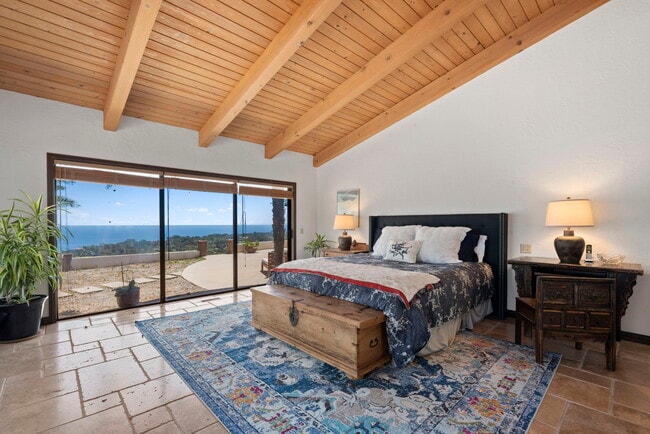 6160 Zumirez Dr in Malibu, CA - Building Photo - Building Photo