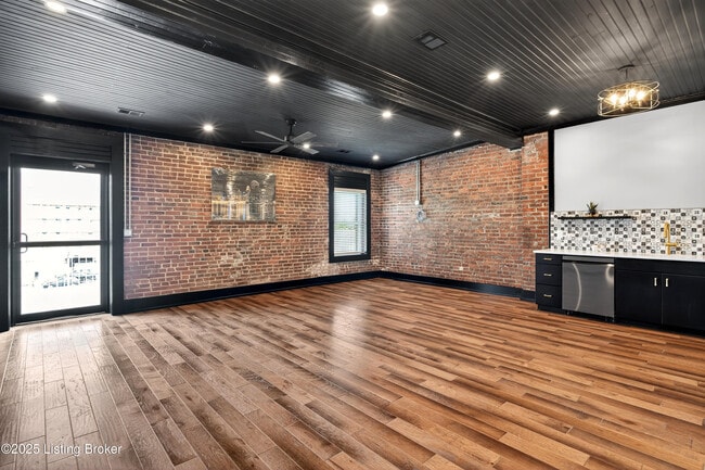 1529 W Market St in Louisville, KY - Building Photo - Building Photo