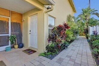 740 Buttonwood Rd in North Palm Beach, FL - Building Photo - Building Photo